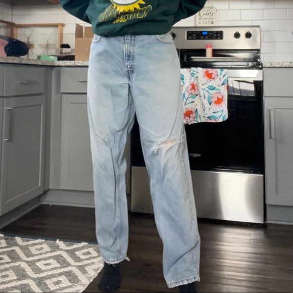 Vintage Levi jeans 31 light wash well worn waist 560 - Picture 2 of 5